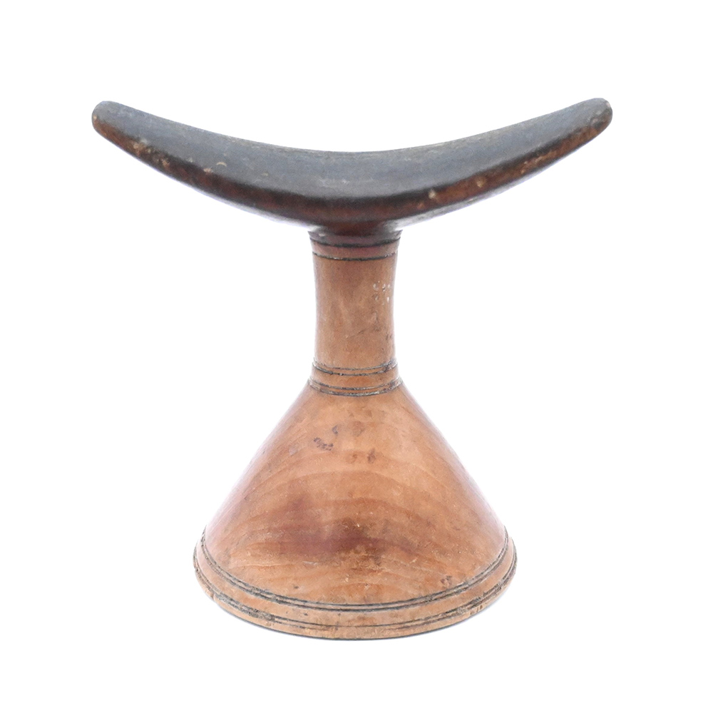 Wooden headrest with a cone-shaped base