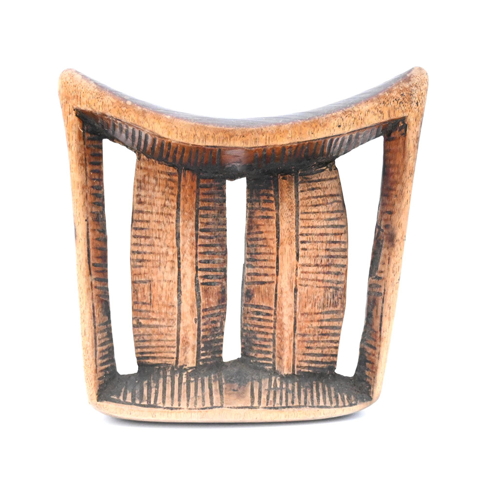 Wooden headrest with two central supports with black horizontal markings