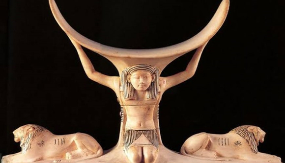 Ivory headrest from King Tut’s tomb.
(Egyptian National Museum)